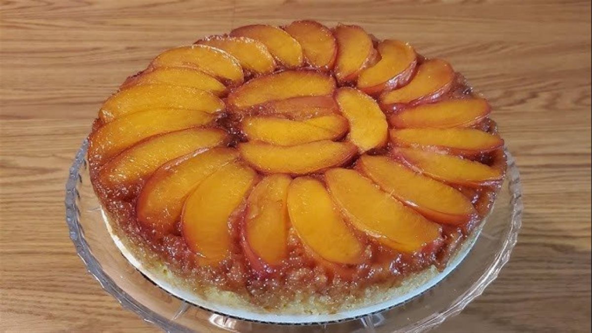 أحلى من الجاهزة.. طريقة عمل كيك الخوخ بأقل تكاليف في البيت
