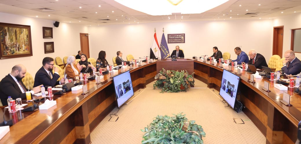 عمرو طلعت وزير الاتصالات وتكنولوجيا المعلومات