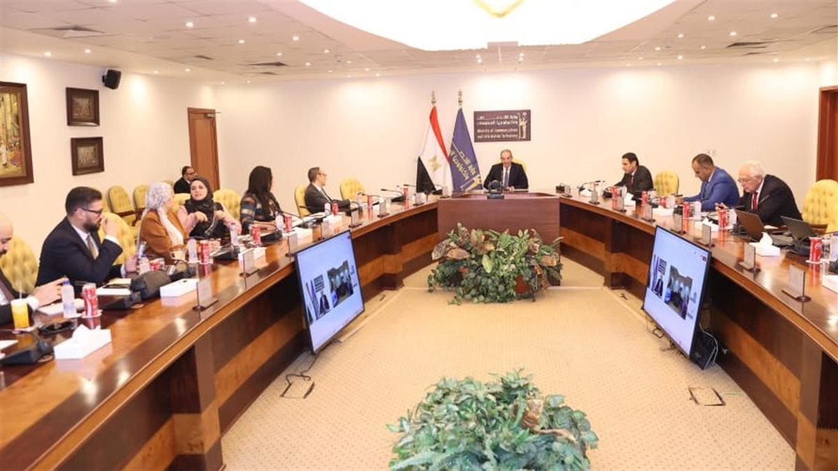 إنتاج 3 مليون محمول في 2024.. وزيادة الأبراج إلى 5 أضعاف