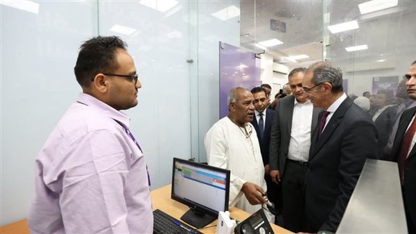 وزير الاتصالات يزور مدرسة WE للتكنولوجيا التطبيقية بمحافظة قنا