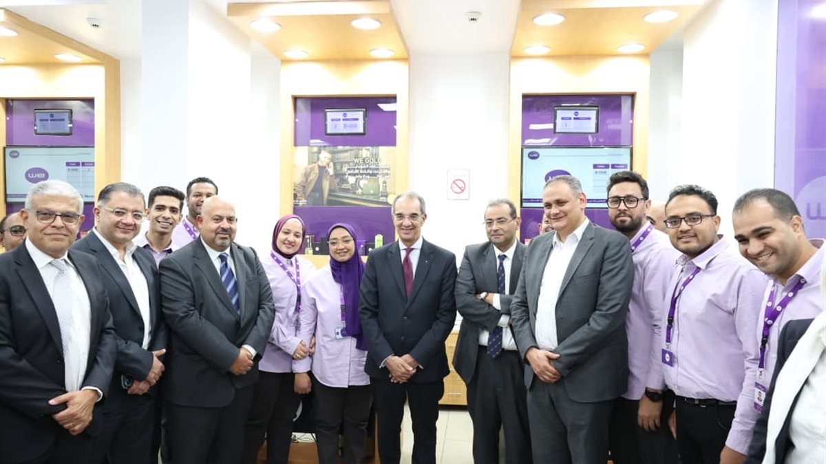 وزير الاتصالات يزور مدرسة WE للتكنولوجيا التطبيقية ومركز مبيعات قنا