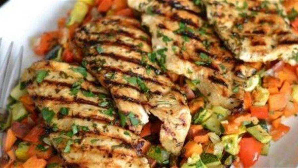 طريقة تحضير الدجاج على الطريقة الإيطالية.. طعم مميز وسعرات أقل