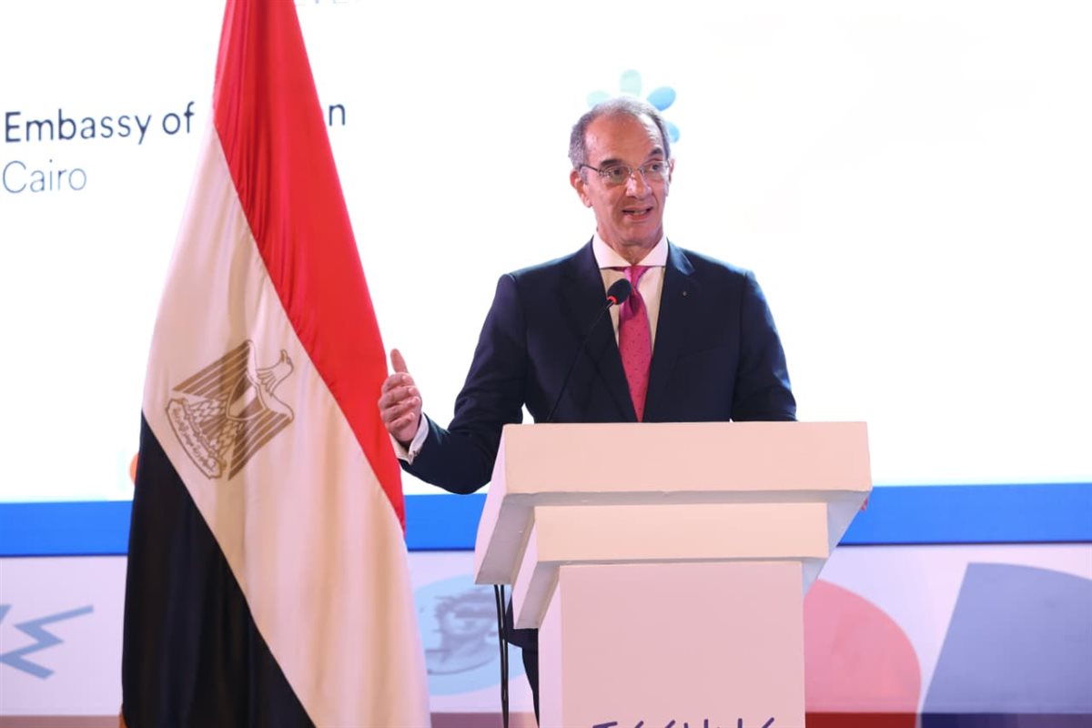 عمرو طلعت وزير الاتصالات وتكنولوجيا المعلومات