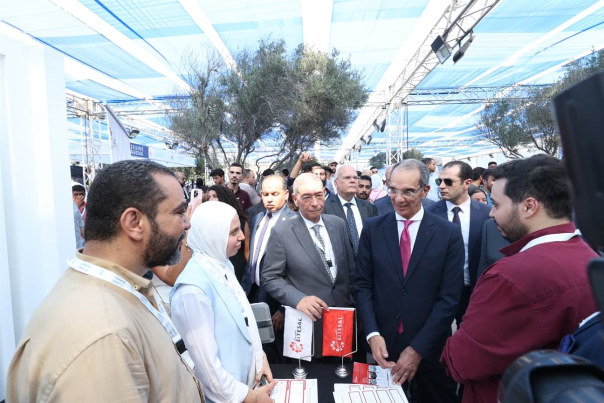 عمرو طلعت وزير الاتصالات وتكنولوجيا المعلومات