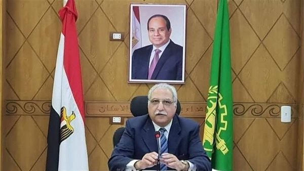 وكيل تعليم القليوبية يطمئن على الطالبات المصابات في حادث كفر شكر