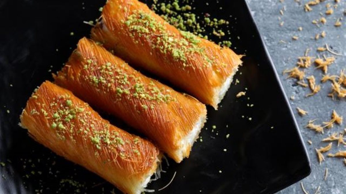 كيفية تحضير رولات الكنافة بالقشطة.. حلوى شرقية فاخرة بمذاق لا يُقاوم