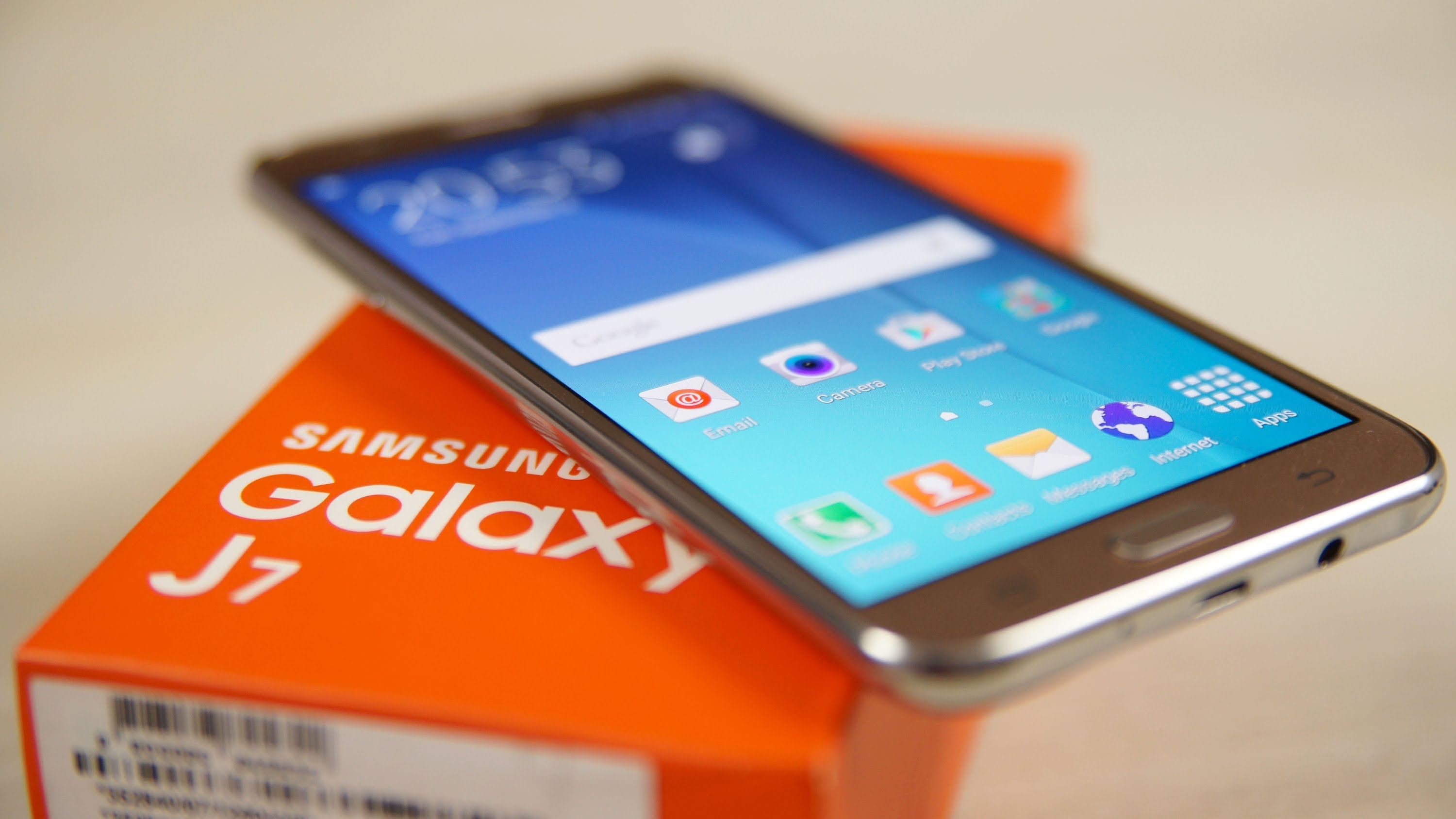 Samsung Galaxy J7 2016 يبدأ بالحصول على تحديث نوفمبر الأمني - عالم التقنية