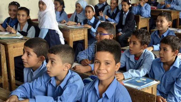 «تربوي» يحذر من خطأ كبير يرتكبه أولياء الأمور في حق أبنائهم