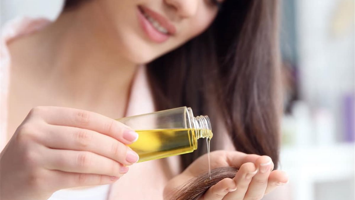 كنز طبيعي.. 5 زيوت تعمل على تطويل الشعر في وقت قياسي