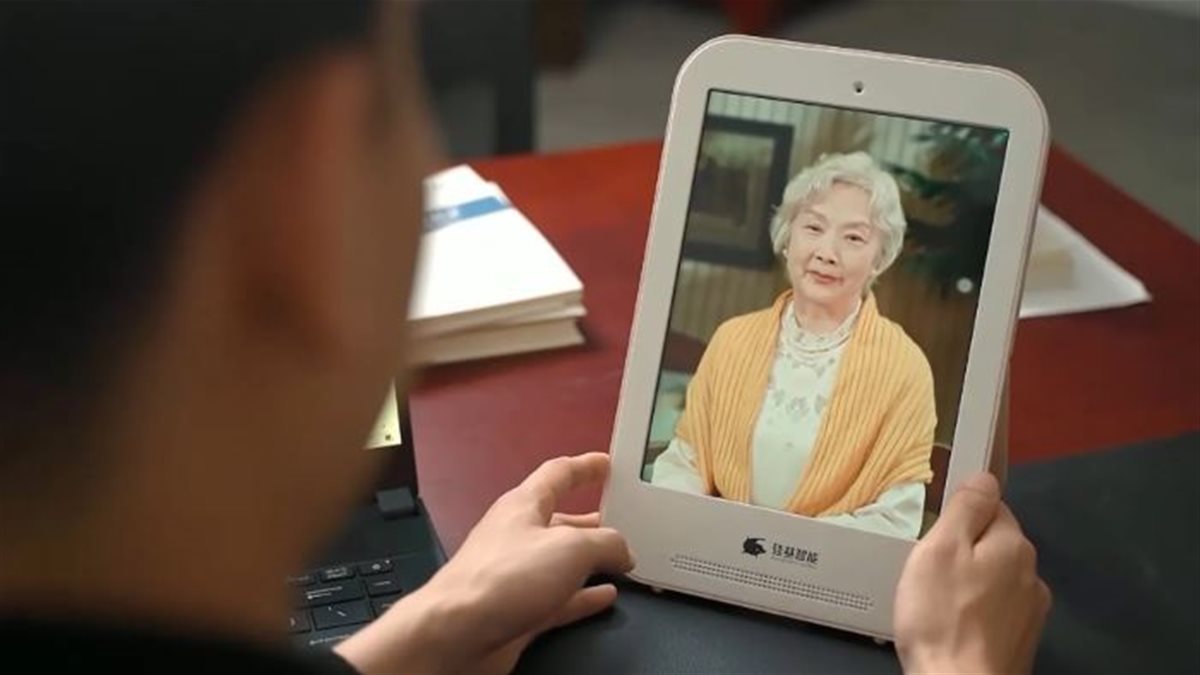 أصوات من وراء القبر.. هل يمكن للذكاء الاصطناعي التواصل مع الأموات؟