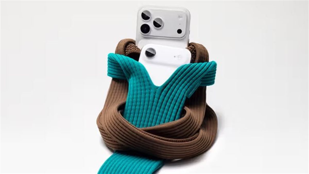 أبل تعيد ذكريات الماضي بـ iPhone Pocket.. “جورب فاخر” يثير الجدل بسعر اقتصادي