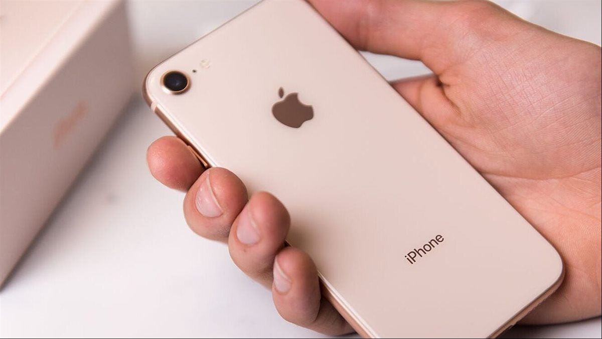 ورطة آبل.. هواتف الآيفون الأسوأ في 2025