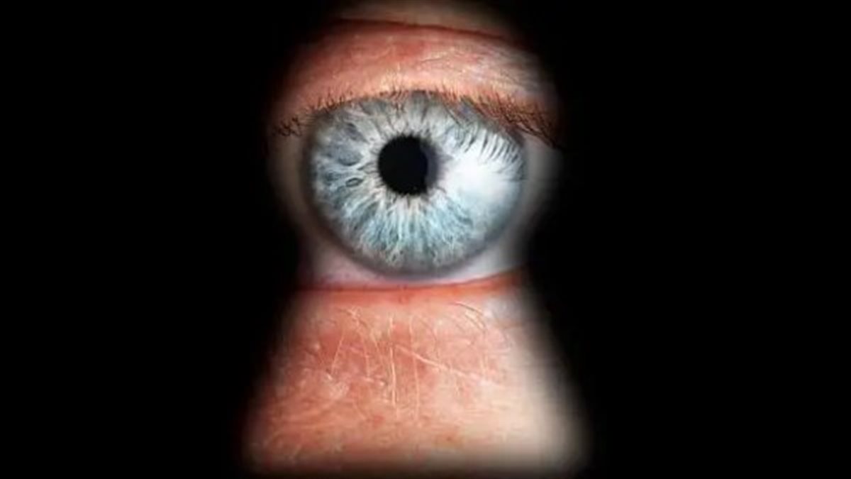 مرضى القلوب يحسدون كل من رزقه الله بالنعم