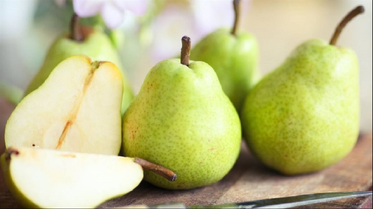 فرحة وخطبة.. دلالات سعادة لرؤية الكمثرى في المنام لابن سيرين