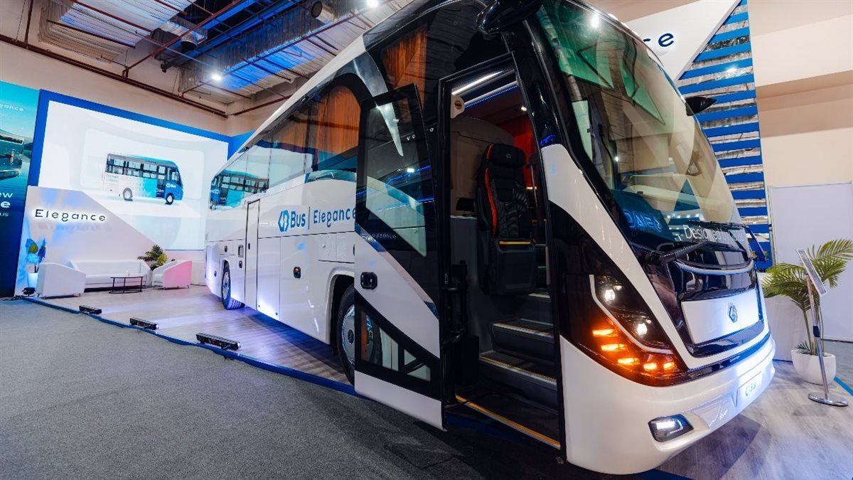 أول حافلة مصرية بالكامل بتكنولوجيا عالية Elegance تستعد للتصدير