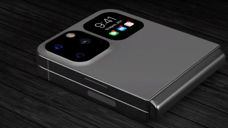 أول آيفون قابل للطي 