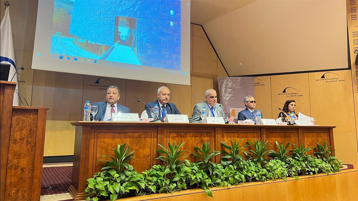 دار الكتب تستعرض نماذج نادرة توثق إسهامات المرأة في التراث الإسلامي