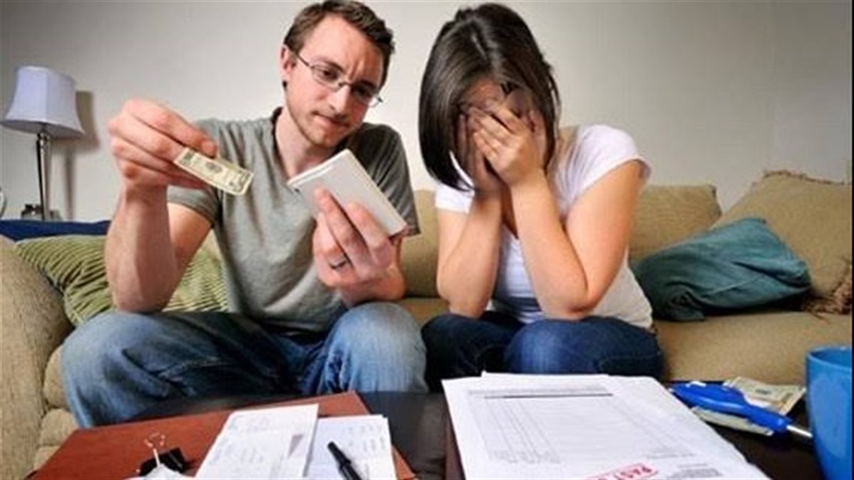 امتناع الزوج عن الإنفاق.. مشكلة تهدد استقرار الأسرة وخبير نفسي يوضح الحلول