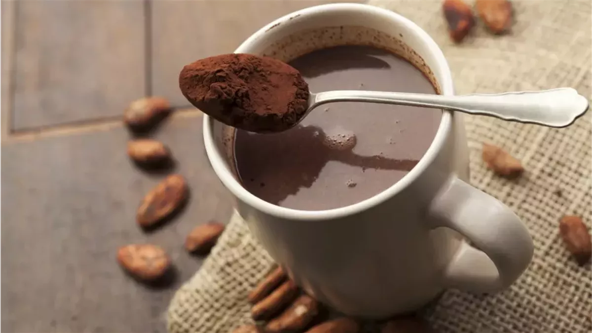 تناول الكاكاو ليلا.. هل يساعد على النوم الهادئ أم يزيد القلق والأرق؟