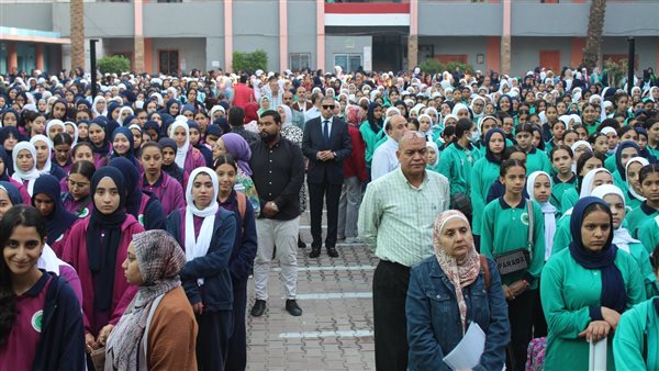 وكيل التعليم بالجيزة يوجه بالتطبيق الصارم لمعايير التقويم الموحد داخل الفصول