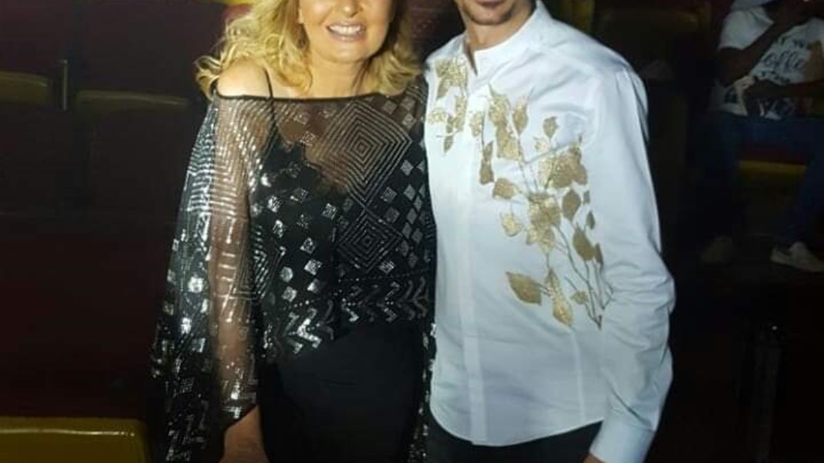 قصة “بونشو يسرا.. قطعة صعيدية تحوّلت لأيقونة عالمية