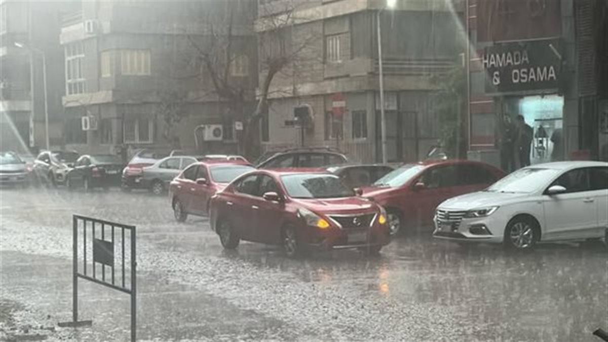 سحب منخفضة وأمطار متفاوتة.. تحذيرات من سيول محتملة على هذه المحافظات