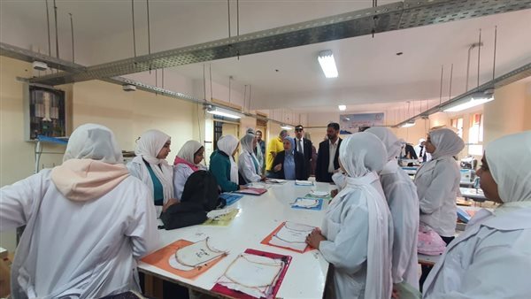 مدير تعليم القاهرة تتفقد مدارس المقطم وتثمن مهارات الطلاب الفنية والعلمية