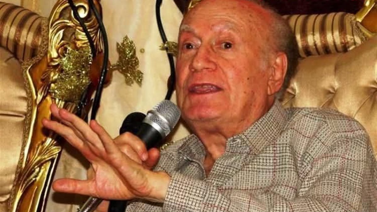 رحيل أيقونة البلاغة العربية.. وفاة الدكتور محمد عبد المطلب عن 87 عامًا