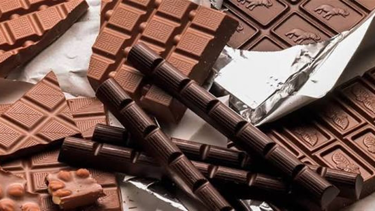 هل تناول الشوكولاتة الداكنة تحمي القلب وتقلل الإلتهابات؟ دراسة فنلندية توضح