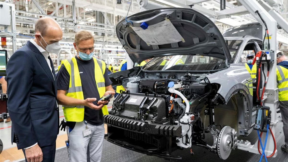 المستشار الألماني يطالب الاتحاد الأوروبي بإعادة النظر في حظر محركات الاحتراق