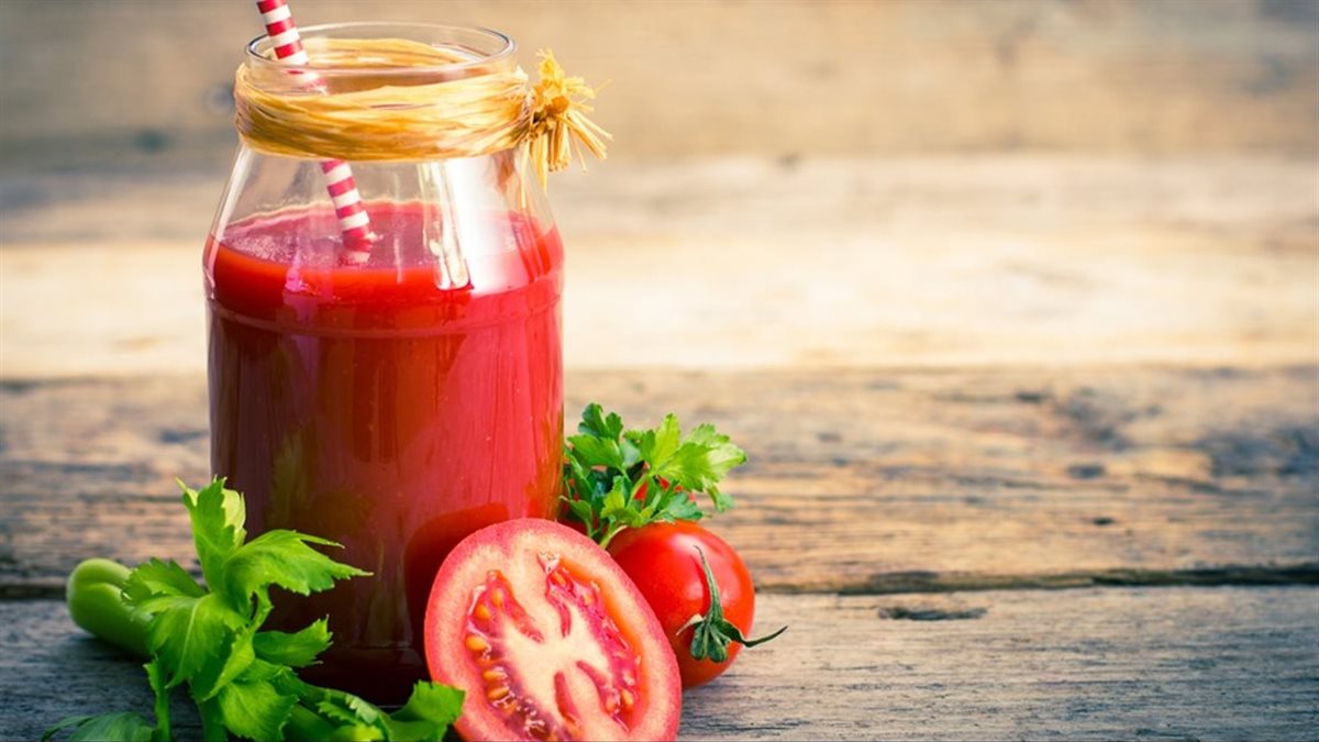 من بينها إزالة سموم الجسم.. 10 فوائد لتناول عصير الطماطم بانتظام