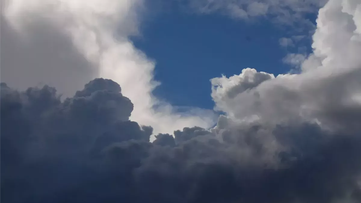 مرتفع جوي يفرض سيطرته… شبورة كثيفة وضباب حاد يوثر علي حركة الطيران