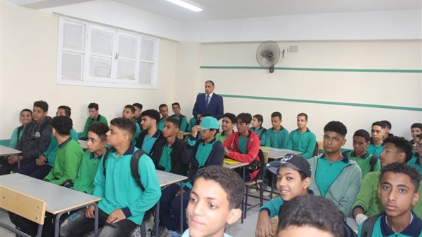 وكيل تعليم الجيزة يتفقد مدارس كرداسة وبولاق الدكرور ويشدد على الانضباط ومتابعة التقييمات