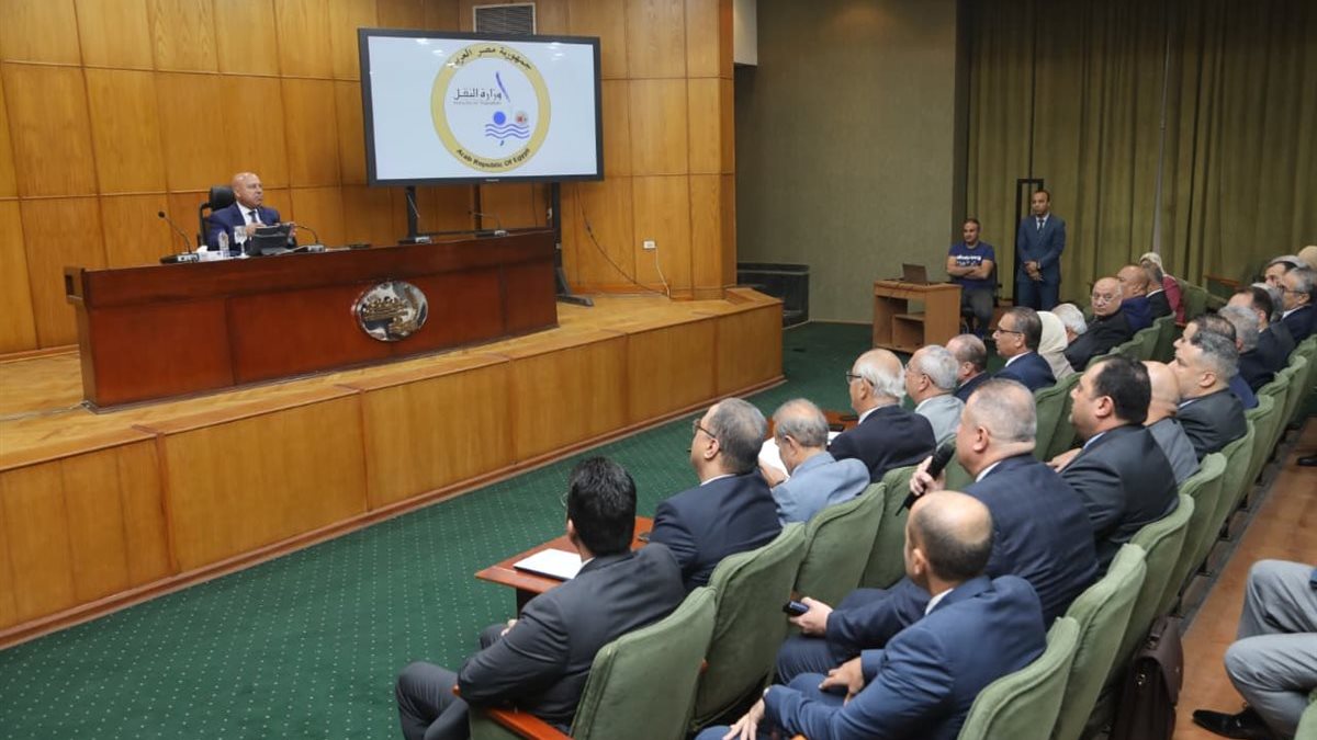 كامل الوزير يجتمع مع 23 شركة لمصنعي المركبات لتوطين الصناعة المحلية