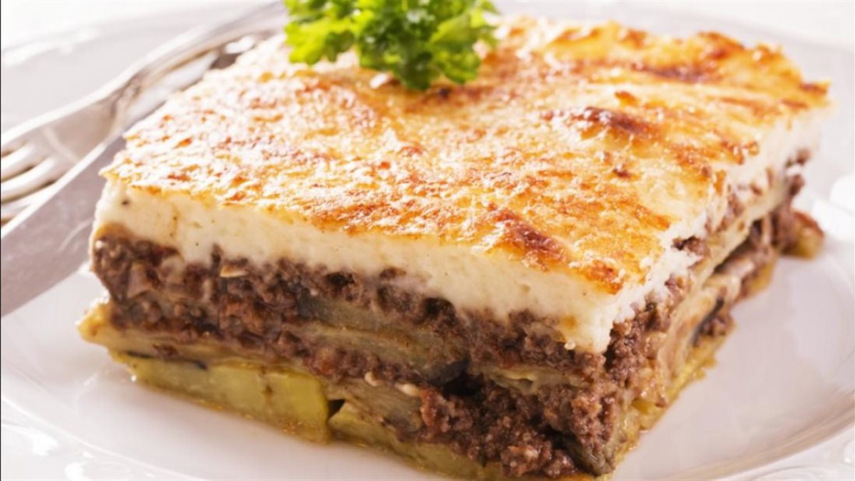 لذيذة وسهلة.. طريقة عمل المسقعة بالبشاميل في 12 خطوة