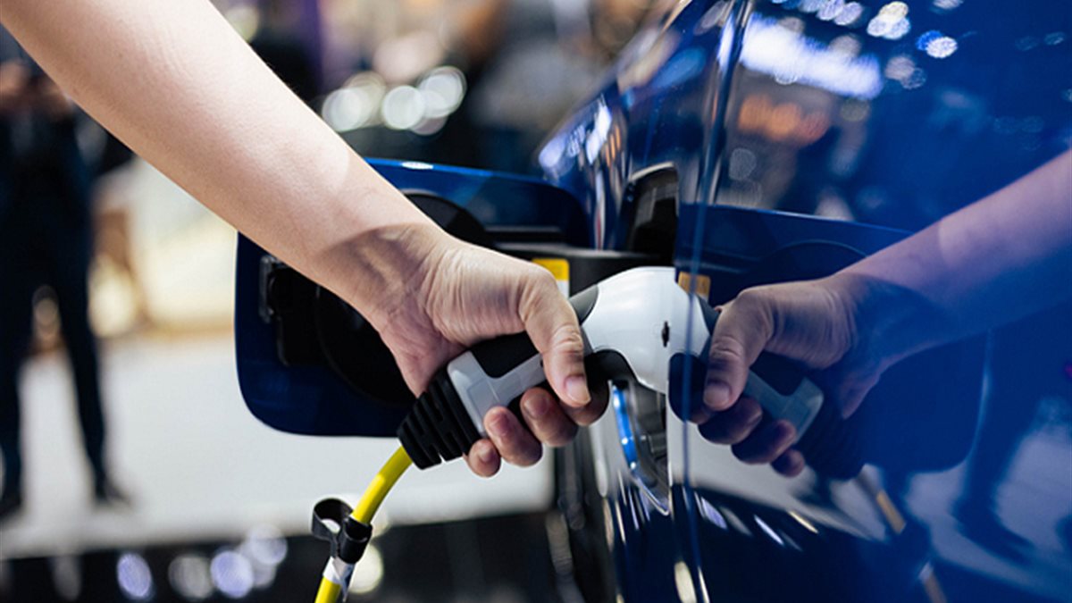 ألمانيا تُعيد تفعيل دعم السيارات الكهربائية لتعزيز المبيعات وتشجيع الأسر متوسطة الدخل