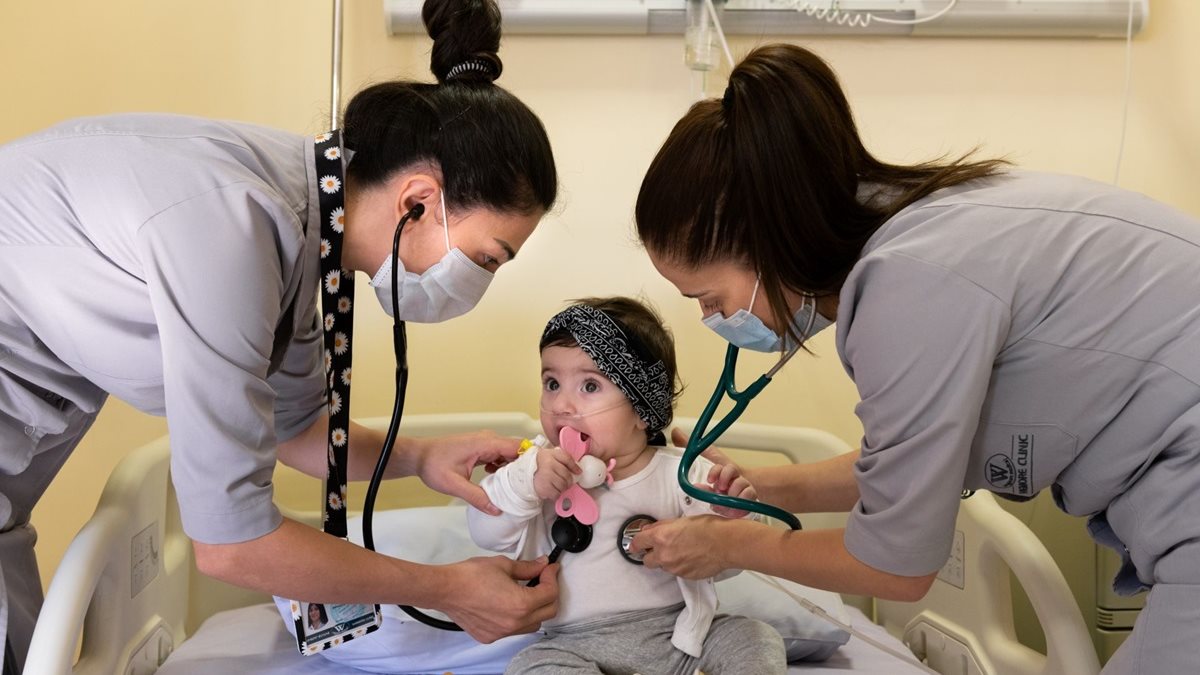 الفيروس المخلوي يهدد الرضع وكبار السن مع برودة الطقس