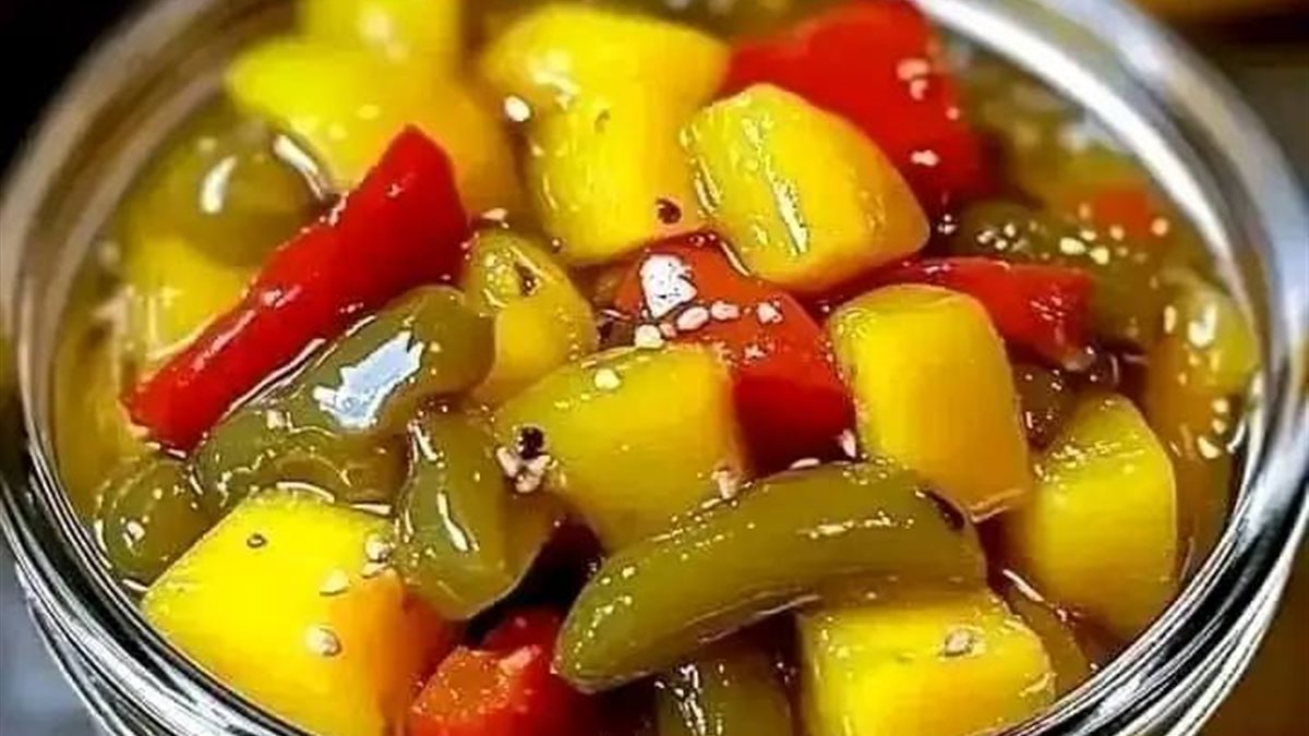 نكهة تجمع بين الحلاوة والحرارة: الفلفل المخلل والمانجو المتبل