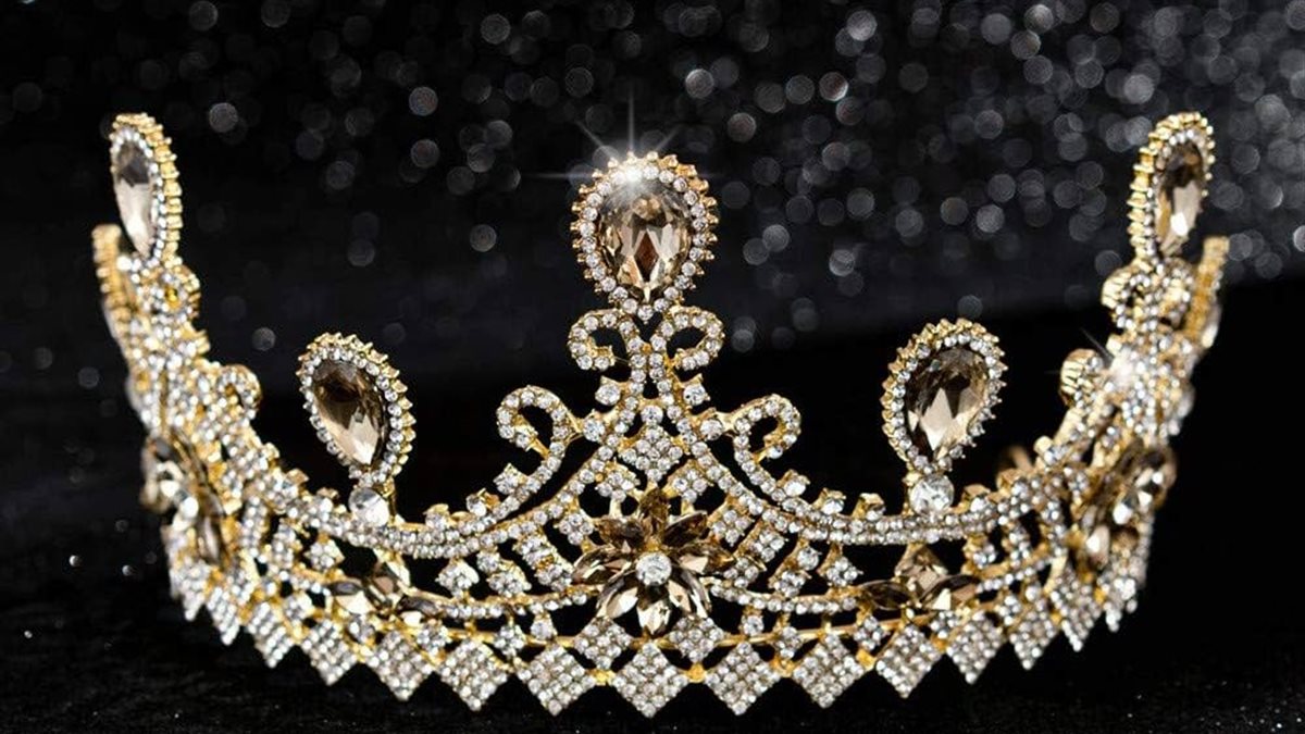 رموز إيجابية لرؤية التاج لابن سيرين علاقتها بزواج العزباء