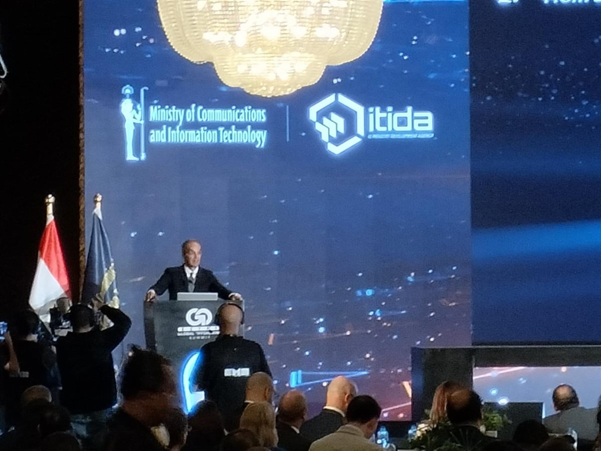 عمرو طلعت وزير الاتصالات وتكنولوجيا المعلومات
