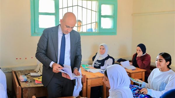 وزير التعليم يوجه بتقديم شهادات تقدير للمتفوقين في مادة البرمجة