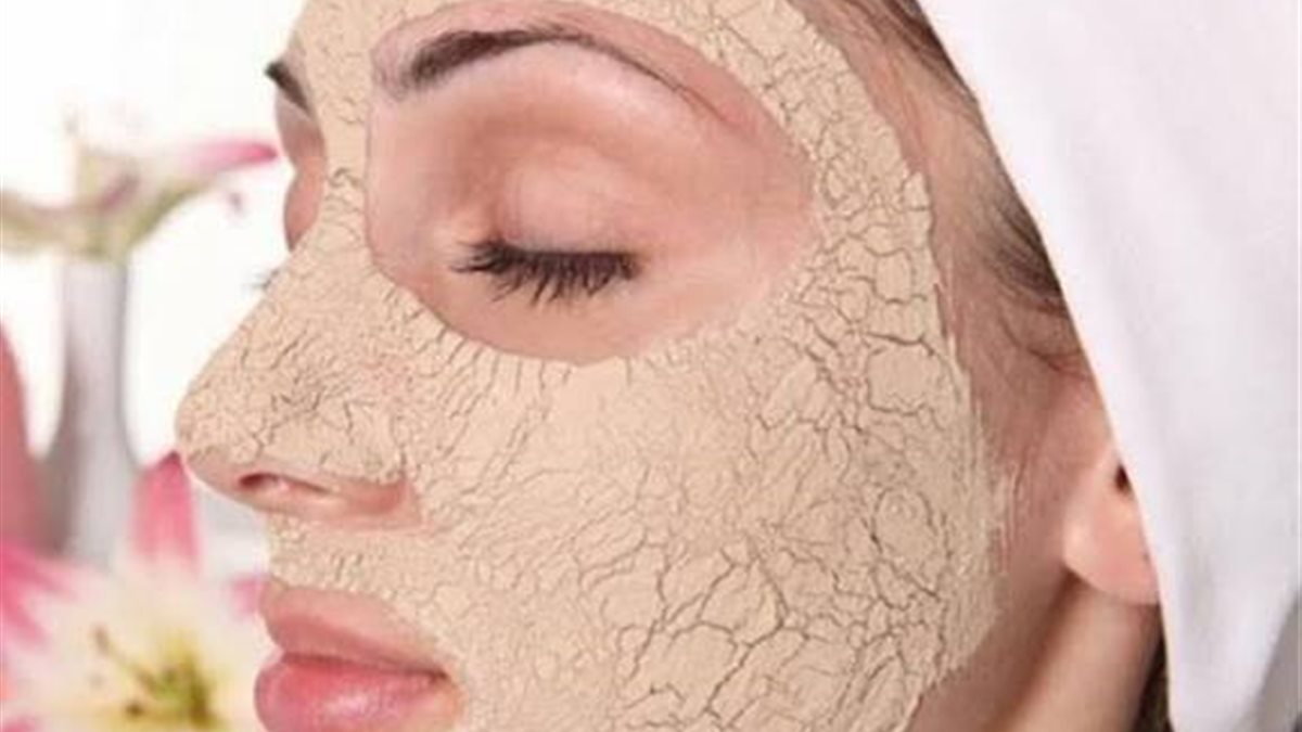 من مطبخك .. لإعادة نضاره بشرتك 5 فوائد لماسك الخميرة البيرة