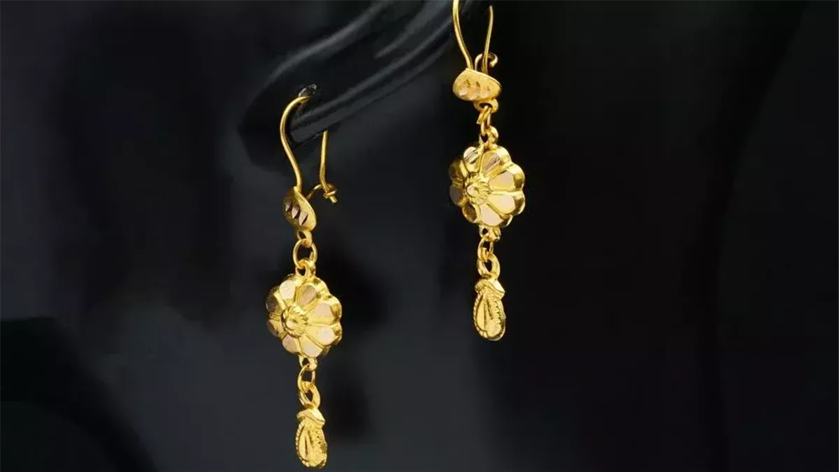 زواج من رجل ذي جاه.. ما تفسير رؤية الحلق الذهب في المنام؟