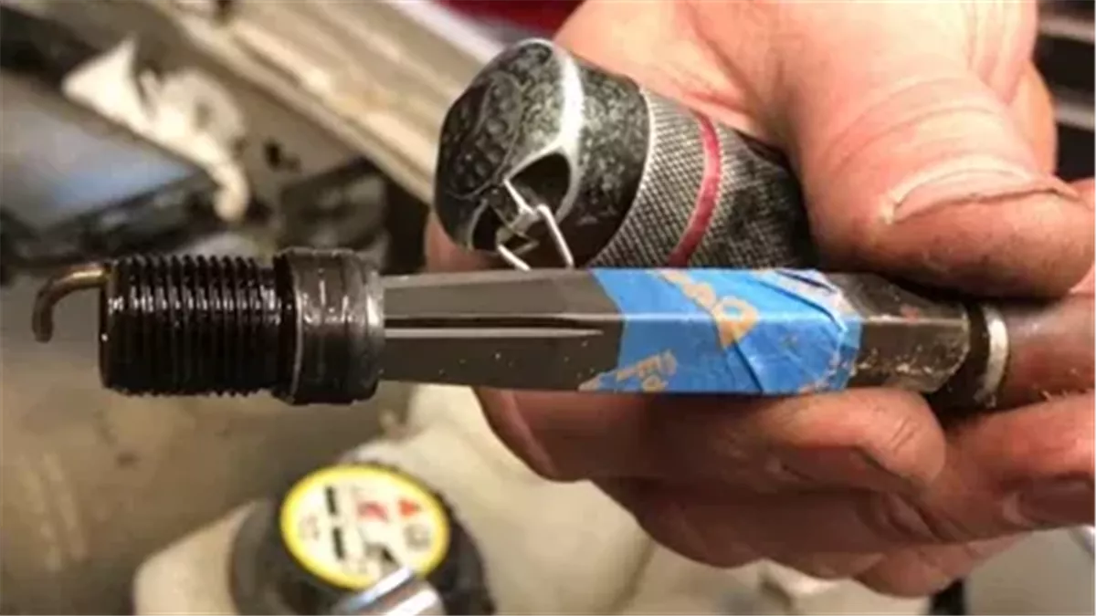 صلحها بنفسك.. الطريقة الآمنة لاستبدال شمعات الإشعال في السيارة