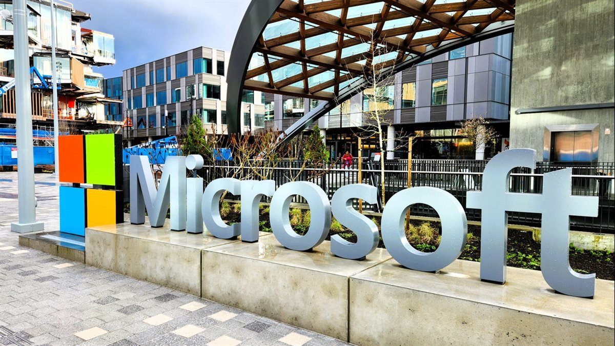 «مايكروسوفت» تستثمر مليارات الدولارات لدعم الذكاء الاصطناعي.. تفاصيل
