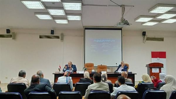 اجتماع قيادات الأكاديمية المهنية للمعلمين لمناقشة تطوير الأداء وتحسين جودة الخدمات