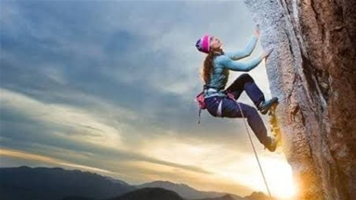 زواج عزباء أم عقبات؟ تفسيرات مختلفة لرؤية صعود الجبل لابن سيرين