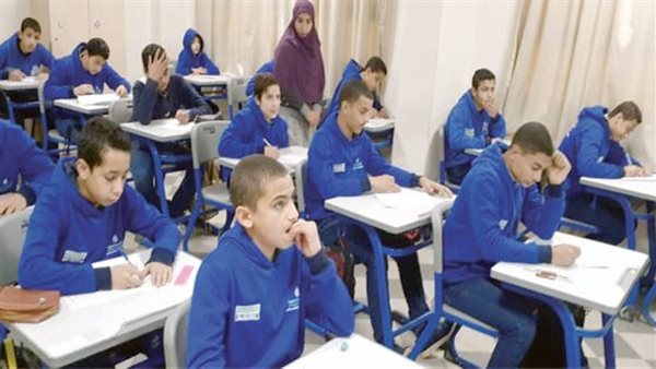 «شهادة دولية وتدريب متطور».. الحكومة تكشف مميزات المدارس التطبيقبة