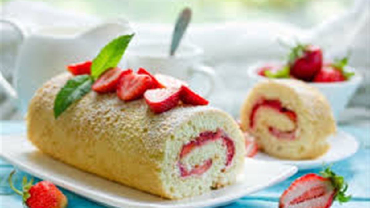 طريقة عمل كيكة السويسرول بخطوات بسيطة وحشوات متنوعة