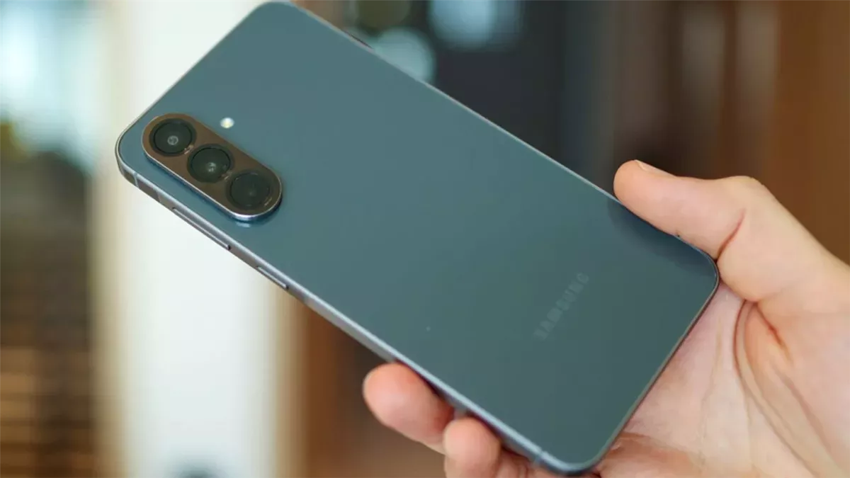 «سامسونج» تستعد لطرح جالاكسي A57.. موبايل جديد وسعره على قد الإيد